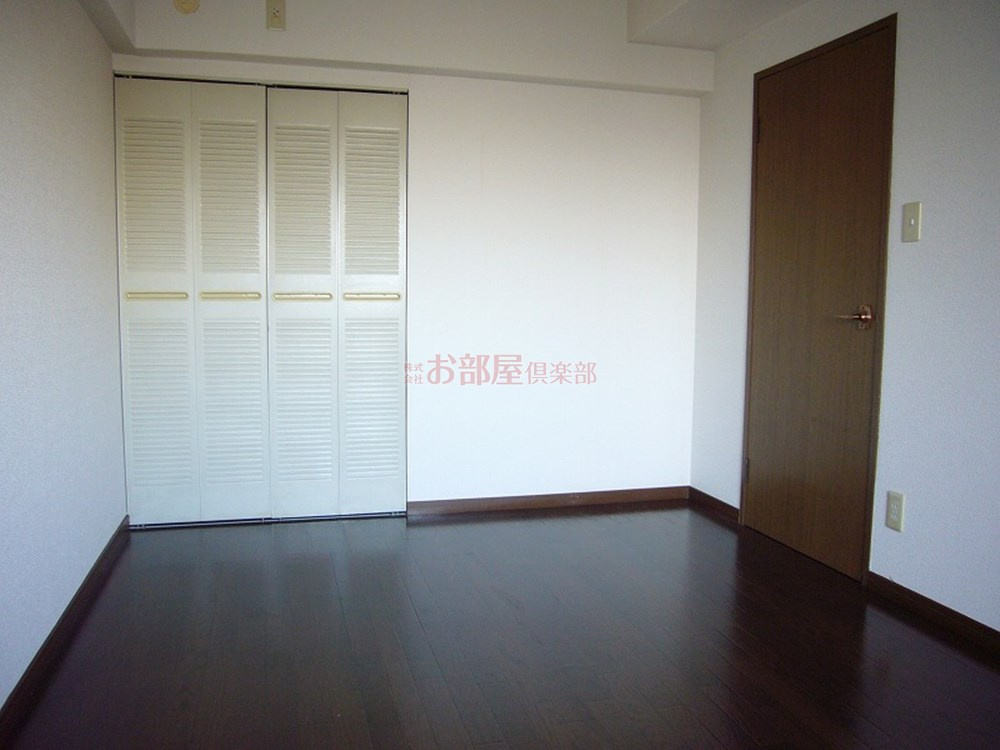 レジデンス高屋敷の寝室|落ち着いた色調の寝室です