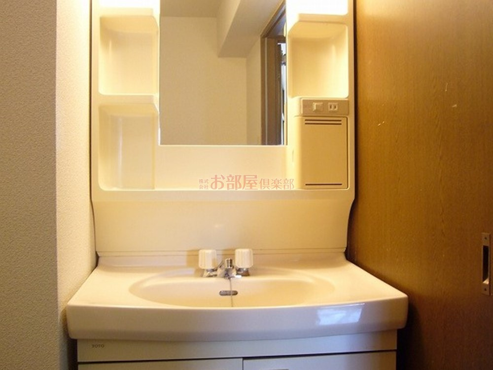 レジデンス高屋敷の洗面所|コンパクトで使いやすい洗面所