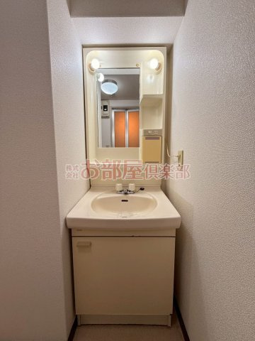 レジデンス高屋敷の洗面所|コンパクトで使いやすい洗面所