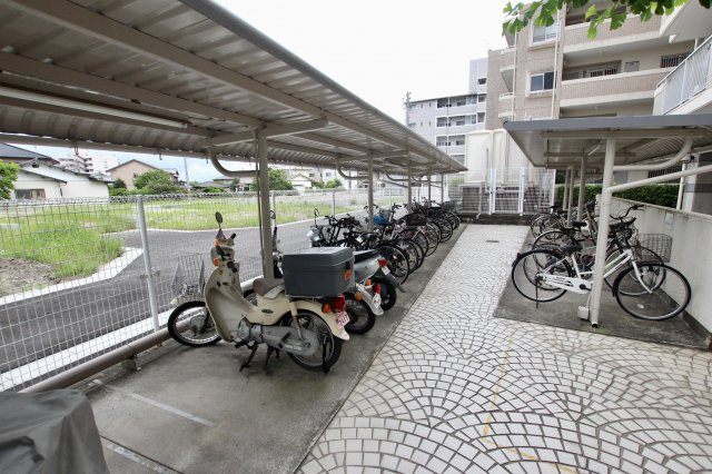 藤和小郡ハイタウンの駐輪場
