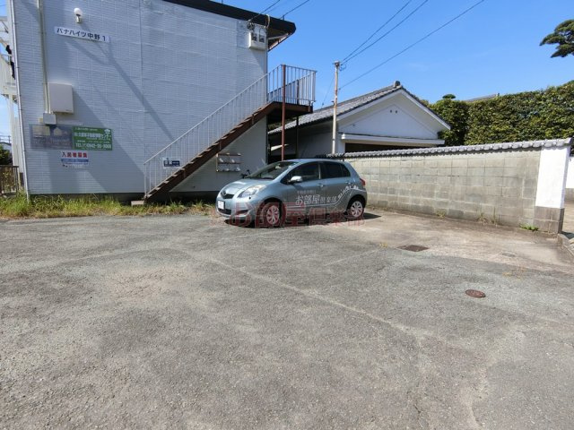 パナハイツ中野の駐車場|駐車場があるので、車を買う予定の方も安心です