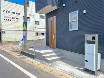 【エントランス】 | LIGNAGE佐原イ21-2期1号棟 | 祝完成　ご見学は平日も可能です。お気軽にお問合せ下さい。