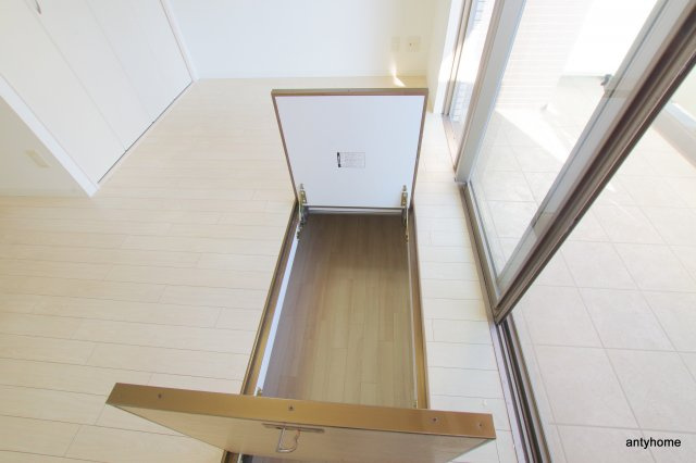 アローフィールズ壱番館　仲介手数料無料の収納