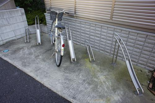 【その他共用部分】 | リュミエール海神 | 敷地内に駐輪場があります。