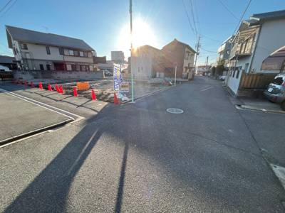 【前面道路含む現地写真】 | 瑞穂区河岸町第2期　全3棟　2号棟＜仲介手数料無料＞井戸田小・津賀田中　新築一戸建て | 2/11撮影
住宅ローンアドバイザーの村田です。住宅ローン審査が通らなかった方、あきらめる前にご相談ください。
