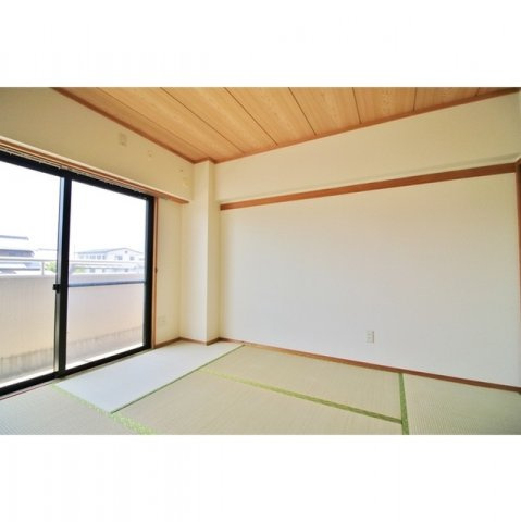 吉田グリーンハイツⅡの居間・リビング