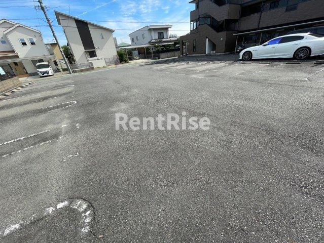 プレジール・マ・メゾンの駐車場