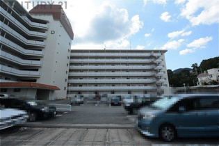 逆瀬川グリーンハイツD棟の外観