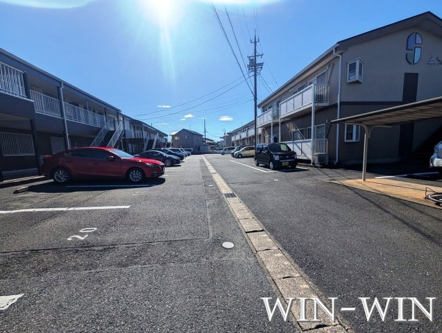 Surplus華 Cの駐車場