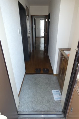 【玄関】 | 日神パレステージ福生 | シューズボックスのある玄関です