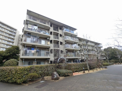 【外観】 | しいの木台ハイツ５号棟 | 総戸数３１０戸、１９８３年８月築、管理人は日勤勤務につき管理体制良好です♪