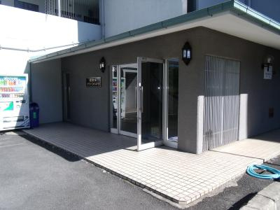 西京極グリーンハイツのエントランス