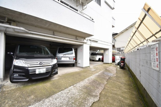 【駐車場】 | 平置き駐車場です。