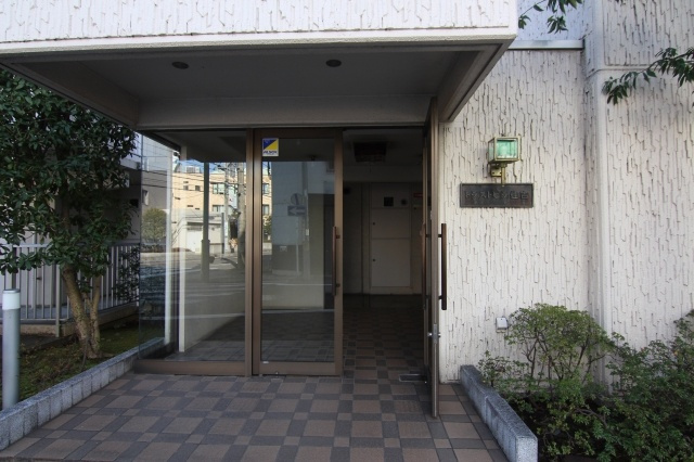 トラストビラ住吉のエントランス
