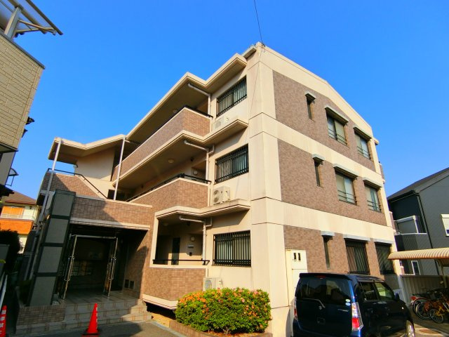 クレアヤマモトの外観