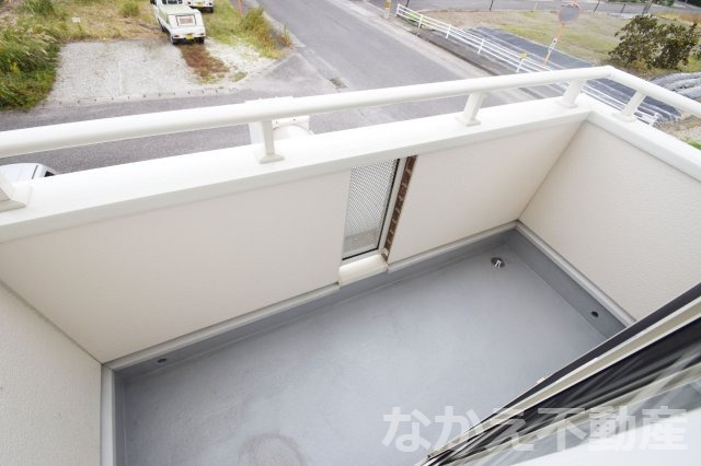 【バルコニー】 | 暖かな日差しのふりそそぐバルコニー