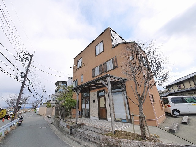 あやめ池南１丁目店舗事務所の外観