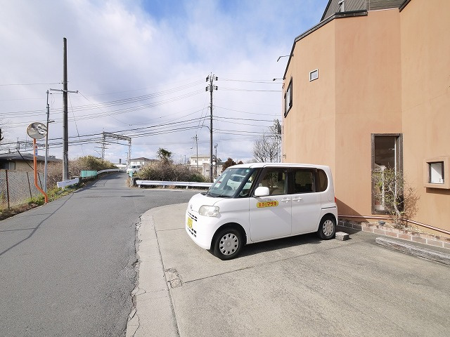 あやめ池南１丁目店舗事務所の駐車場