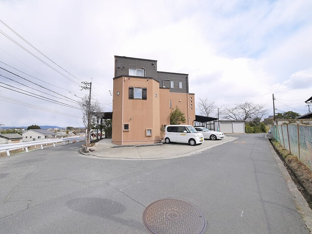 あやめ池南１丁目店舗事務所の周辺