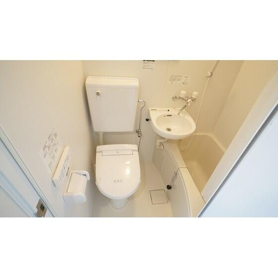 ユニットバス・温水洗浄便座完備