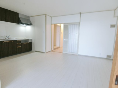 【居間・リビング】 | 夢野ハイタウン3号棟 | ゆったりとしたリビングです