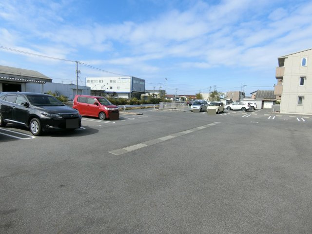 セジュールオッツT’の駐車場