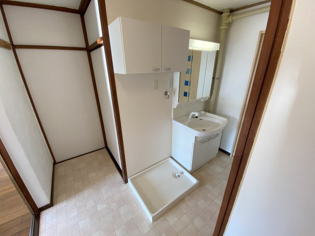 嬉しい吊戸棚付き洗濯置き場★