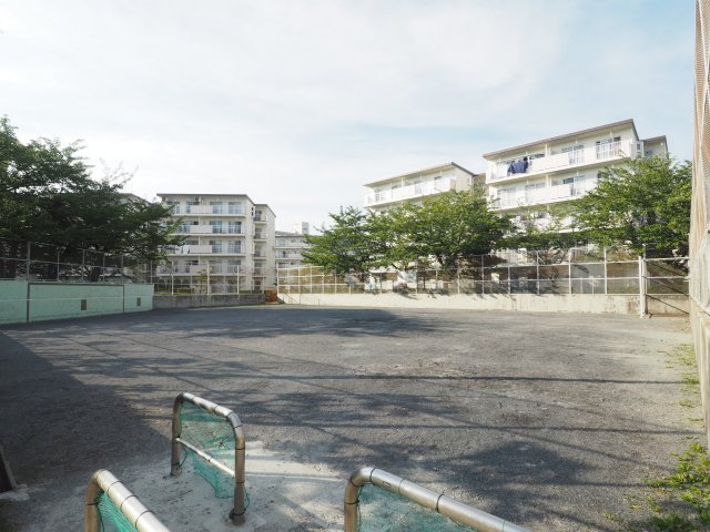 敷地内には広い広場あり★