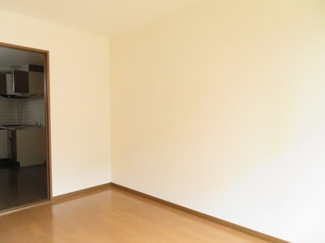 【洋室】 | ロイヤルタウン成松