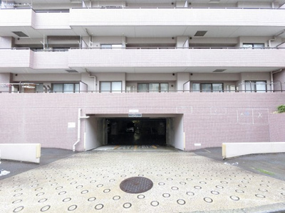 【駐車場】 | ルネ横浜蒔田グランヒルズ | 駐車場入口です。