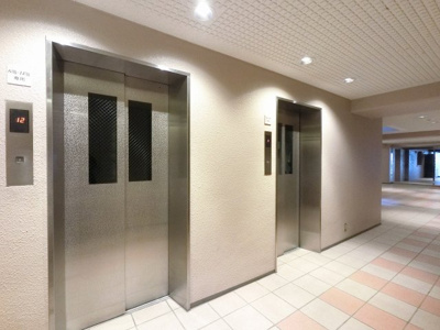 【その他共用部分】 | ルネ横浜蒔田グランヒルズ | お買い物時やベビーカーの出し入れに便利なエレベーター付
混雑時にも便利なエレベーター２基付です。