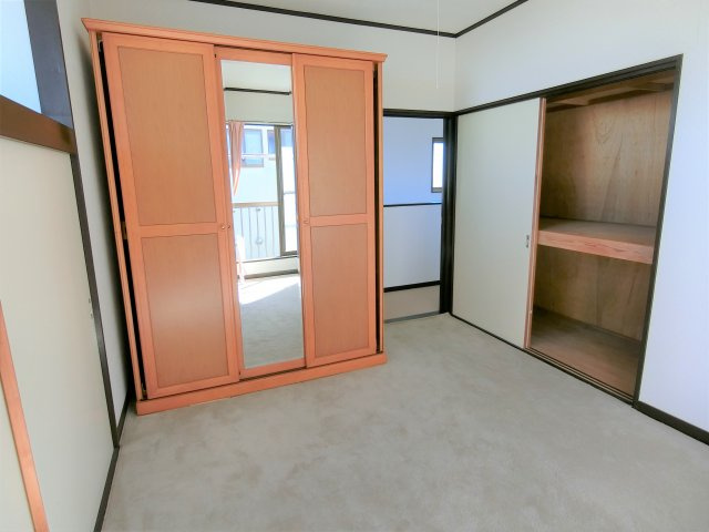 南横川戸建の洋室