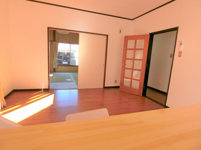 南横川戸建の居間・リビング