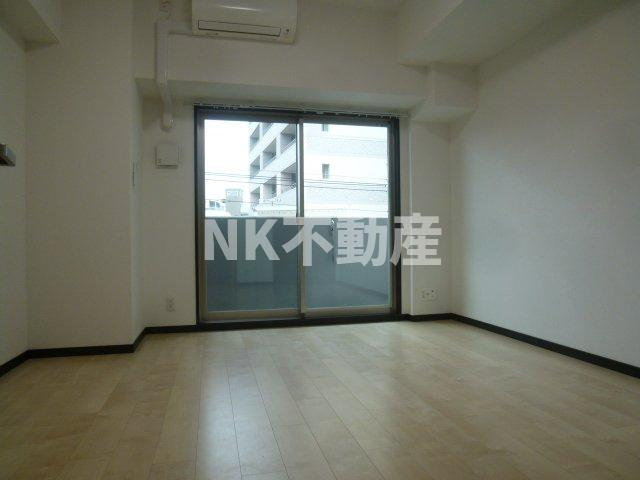 【居間・リビング】 | プレシオ小阪（河内小阪賃貸） | 洋室です