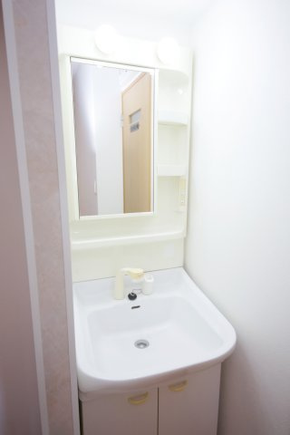 ひまわりやなべの独立洗面台|現状と異なる場合は現状優先となります