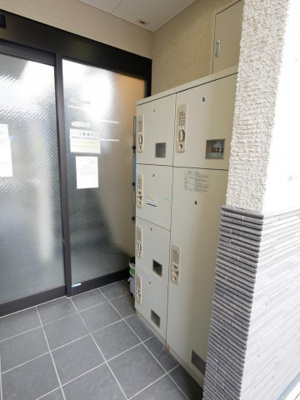 【エントランス】 | フラッティ下立売 | 宅配ボックス