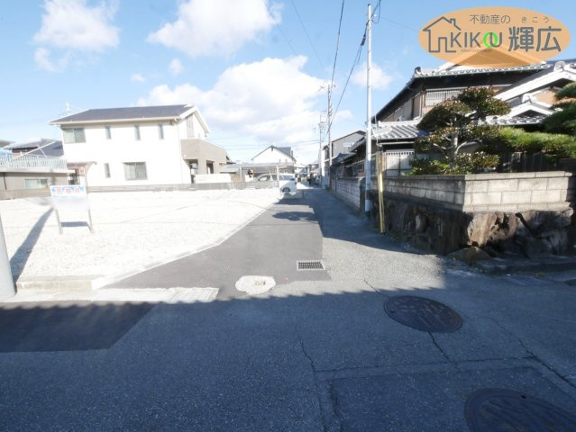 高砂市曽根町　土地の前面道路含む現地写真|角地ですので色々プランが検討できそうです。