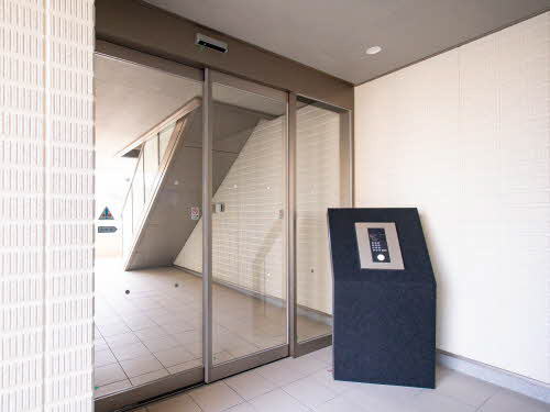 ShaMaison SOLUTIONS VIIIのエントランス|自動ドアのオートロック！