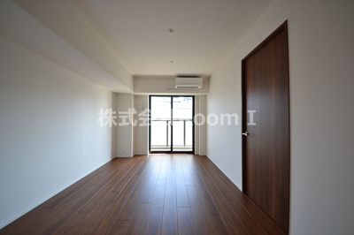 【居間・リビング】 | ＲＪＲ堺筋本町タワー | ゆったり過ごせるリビングです