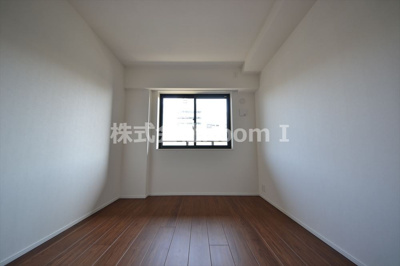 【寝室】 | ＲＪＲ堺筋本町タワー | 広くて明るい寝室