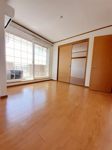 【居間・リビング】 | メゾンカネジョウ | おしゃれな居間です