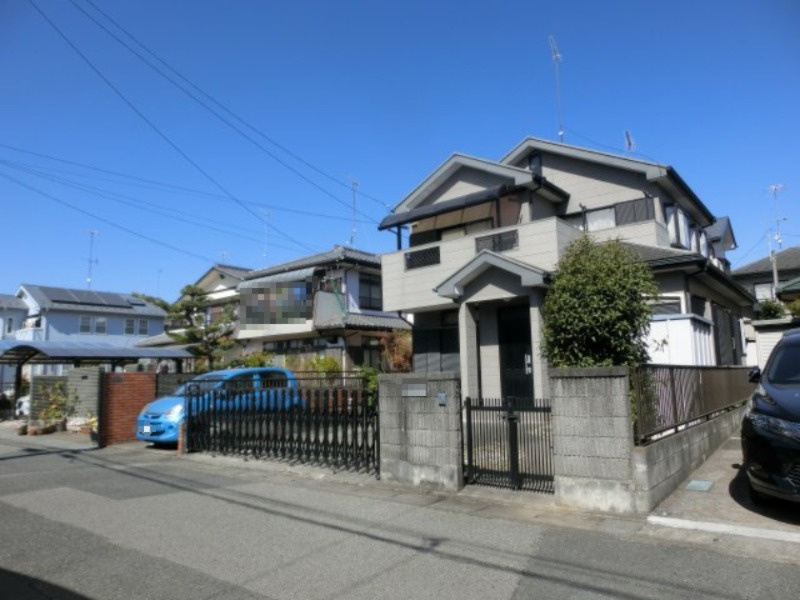 鴻巣市新宿１丁目の中古一戸建の前面道路含む現地写真