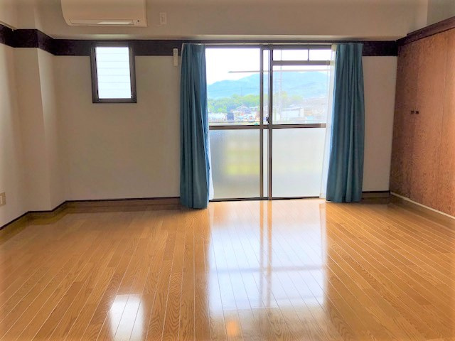 シャローム山城の洋室|東向きベランダ