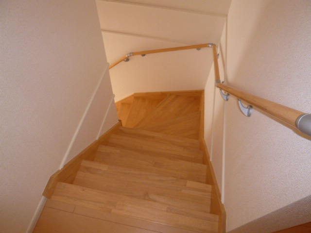 ピュアグリーンＡの内装|階段