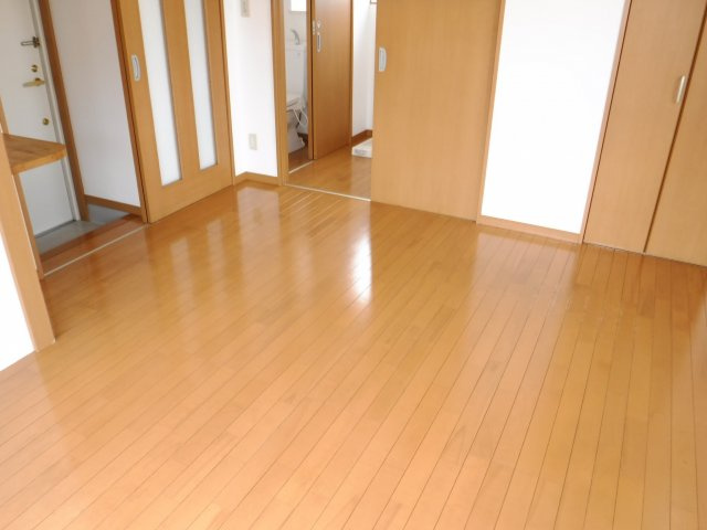 日吉不動産ビルの洋室