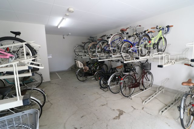 同間取りの別のお部屋の写真です。