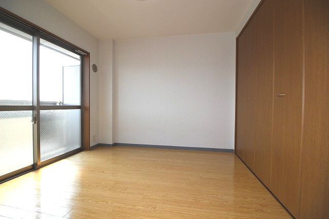 グランパレスパゴダの内装|明るい室内です