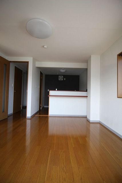 グランパレスパゴダの居間・リビング|ゆったり過ごせる居間です