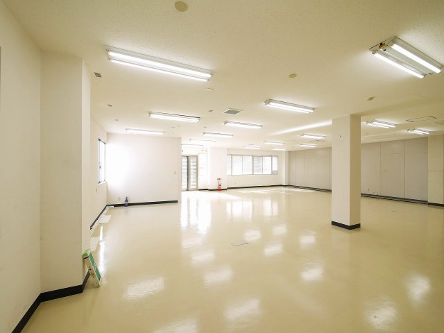 奈良事務機別館ビルの内装