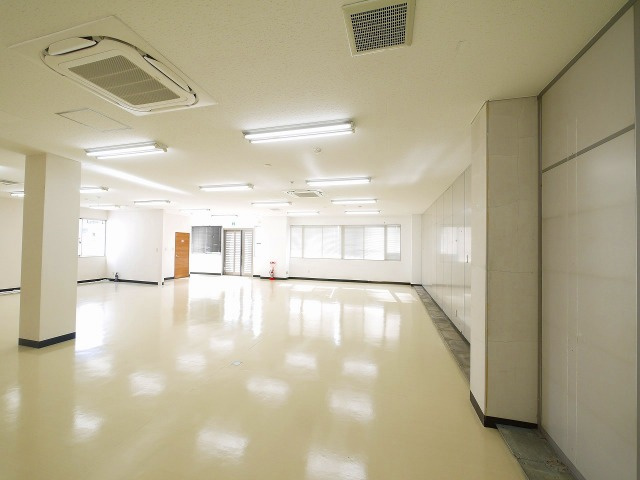 奈良事務機別館ビルの内装